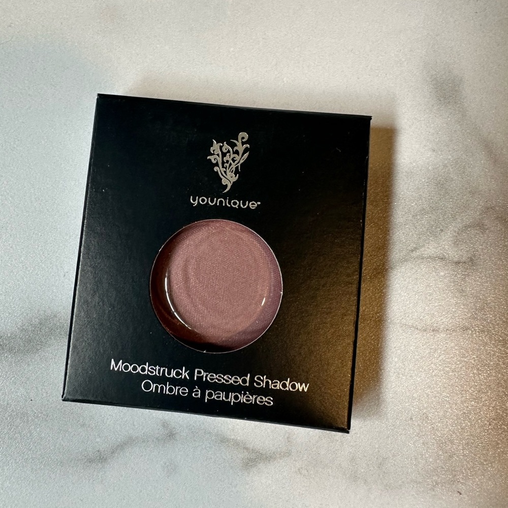 Younique Moodstruck pressed eye shadow in Agile